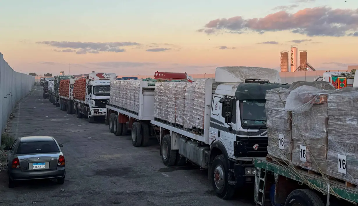 Sebelumnya, Israel sempat mengancam akan menahan bantuan kemanusiaan masuk ke Gaza. (Foto oleh AFP)