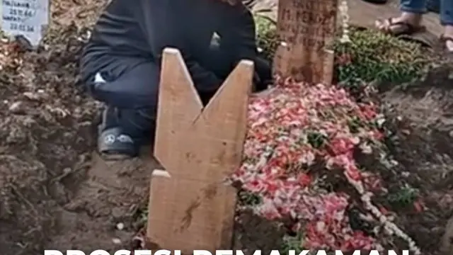Prosesi Pemakaman Lula Lahfah Berlangsung Haru