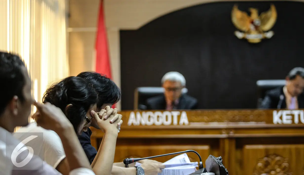 Pemohon dari KontraS saat sidang di Kantor Komisi Informasi Publik, Jakarta, Rabu (29/7/2015). Sidang dengan agenda dokumen pemecatan Letjen Prabowo Subianto antara Pemohon KontraS dan termohon Mabes TNI. Liputan6.com/Faizal Fanani)