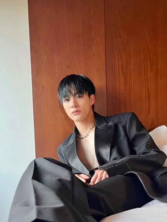Jeno NCT Tampil Shirtless Hadiri Vogue World, Bakal Debut Jadi Model New York Fashion Week