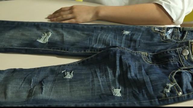 Ingin memiliki celana jeans dengan tampilan yang lebih modis? Coba tips praktis berikut ini.