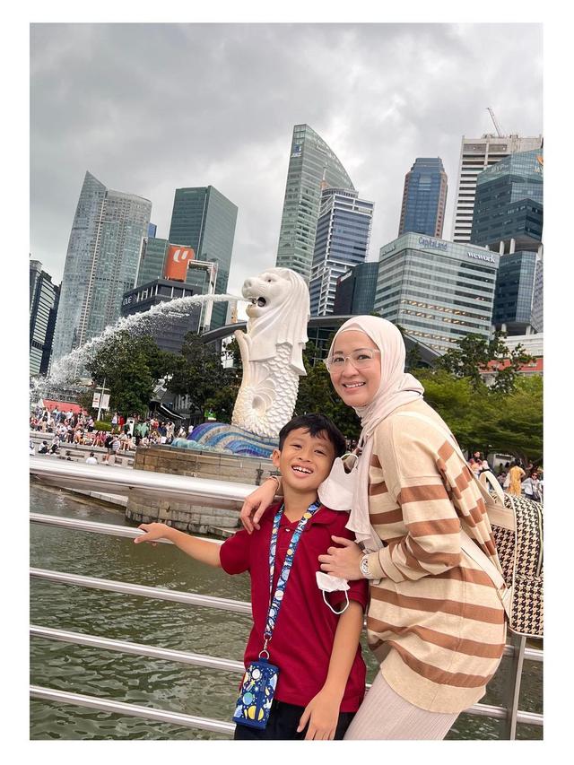 7 Potret Kompak Okie Agustina dan Miro Materazzi, Putra Tunggalnya dengan Gunawan Dwi Cahyo