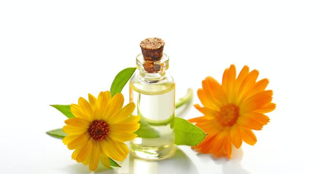 7 Manfaat Baby Oil Untuk Wajah Sehat Dan Aman Ragam Bola Com