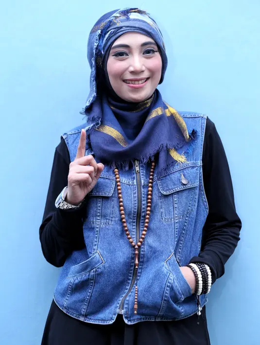 Penyanyi yang mendapat julukan Lady Rocker mengaku tengah dekat dengan beberapa lelaki. Namun dirinya belum merasa klik. Belum memiliki chemistry yang pas. Baginya, yang terpenting pendampingnya bisa bertanggung jawab. (Adrian Putra/Bintang.com)