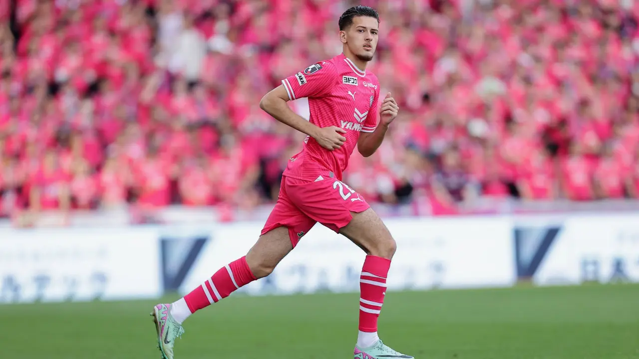 Foto: Tiga Bulan Masa Peminjaman Bersama Cerezo Osaka di J1 League 2024, Ini Dia Rapor Justin Hubner!