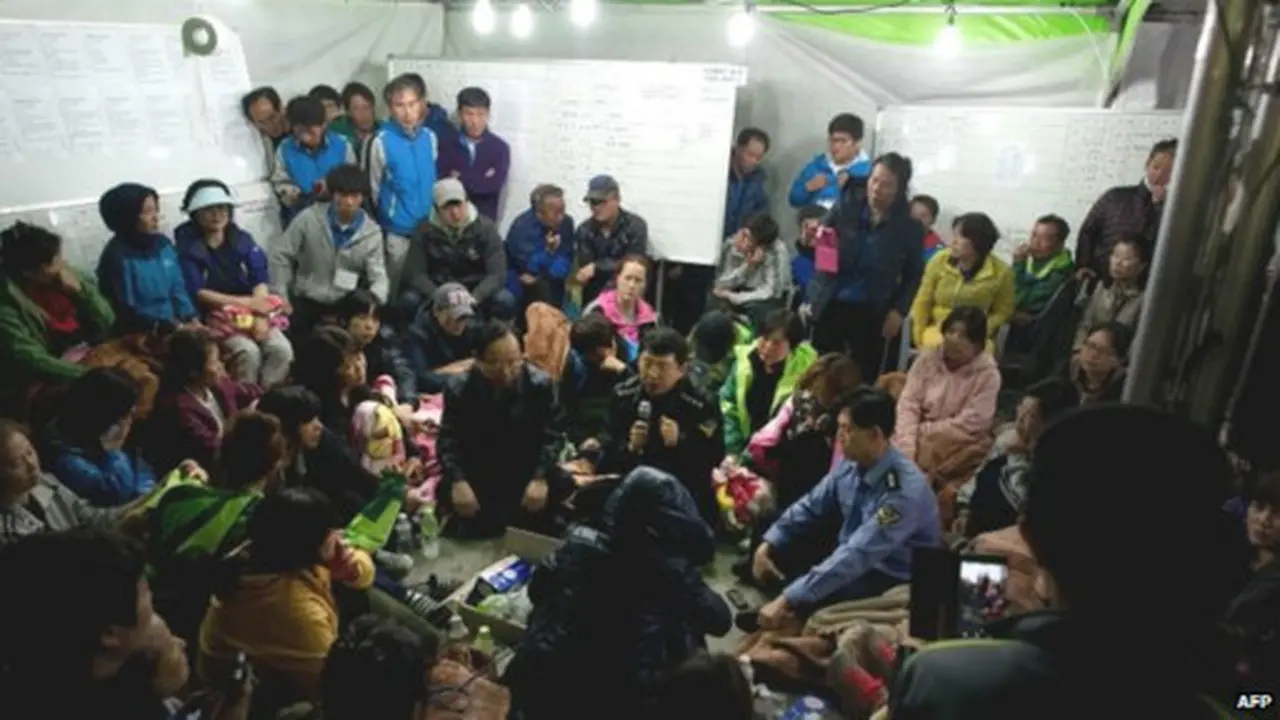 Menteri Perikanan Jadi Sasaran Kemarahan Korban Sewol