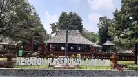 Keraton Kasepuhan Cirebon salah satu objek wisata yang banyak dikunjungi wisatawan. Foto (Liputan6.com / Panji Prayitno)