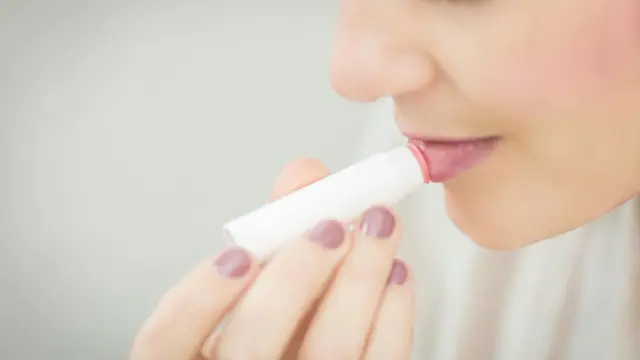 Gunakan Lip Balm Secara Teratur