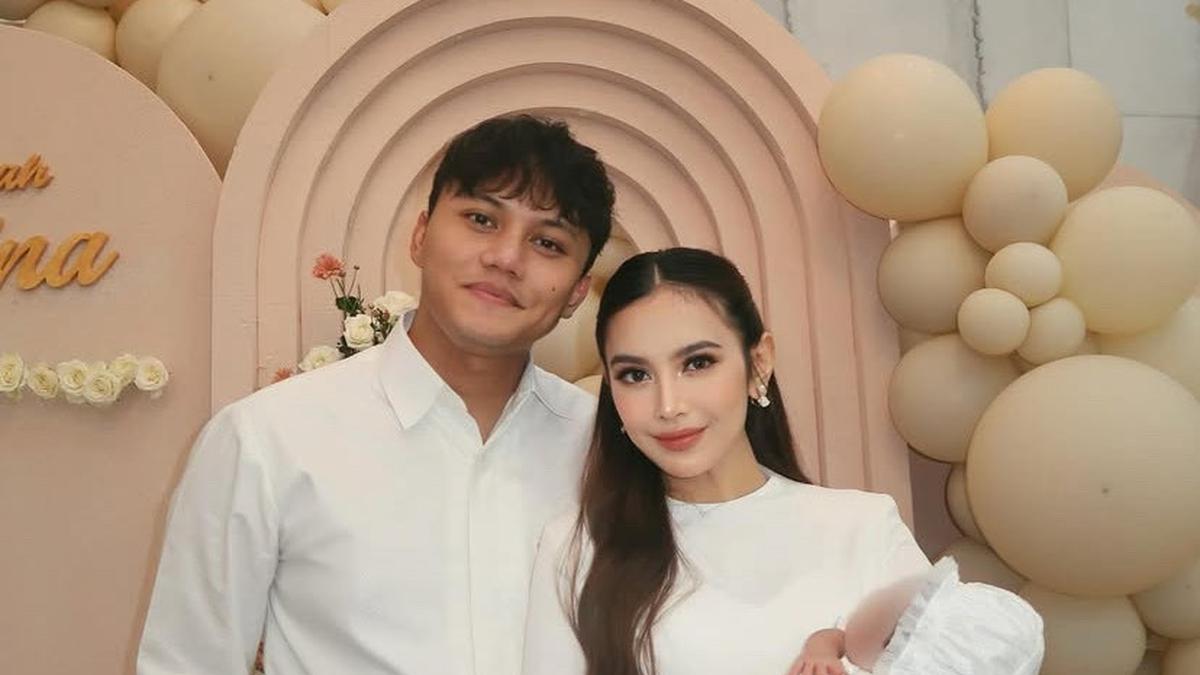 6 Potret Dress Selina Putri Mahalini dan Rizky Febian saat Aqiqah, Dibuat oleh Desainer Ternama Menarik dengan Hiasan Bordiran Nama