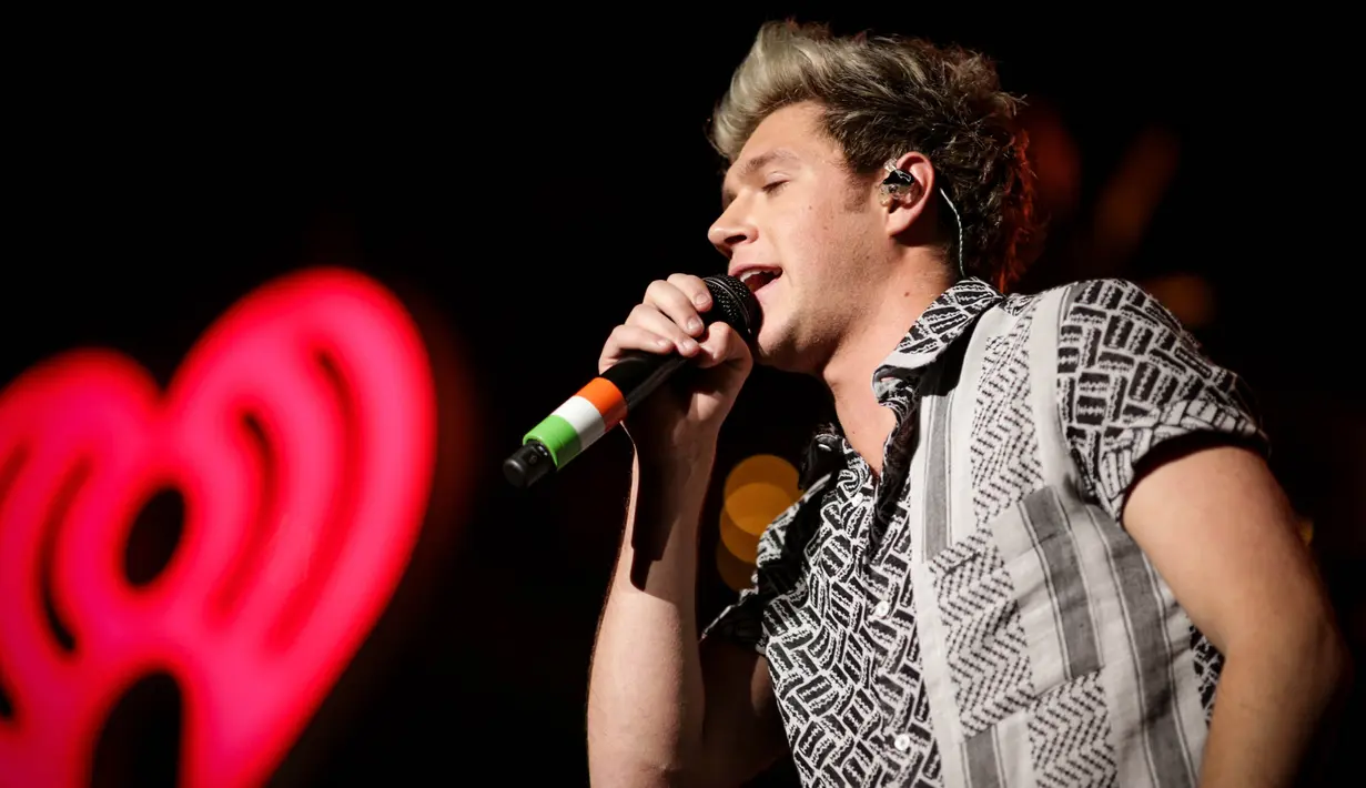 Cowok berambut pirang ini baru saja membeli rumah bergaya elite dan klasik dengan harga yang fantastis yakni 43 Milyar di Los Angeles. (AFP/Bintang.com)