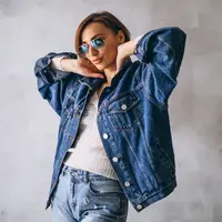 ilustrasi perempuan denim/photo created by senivpetro - www.freepik.com