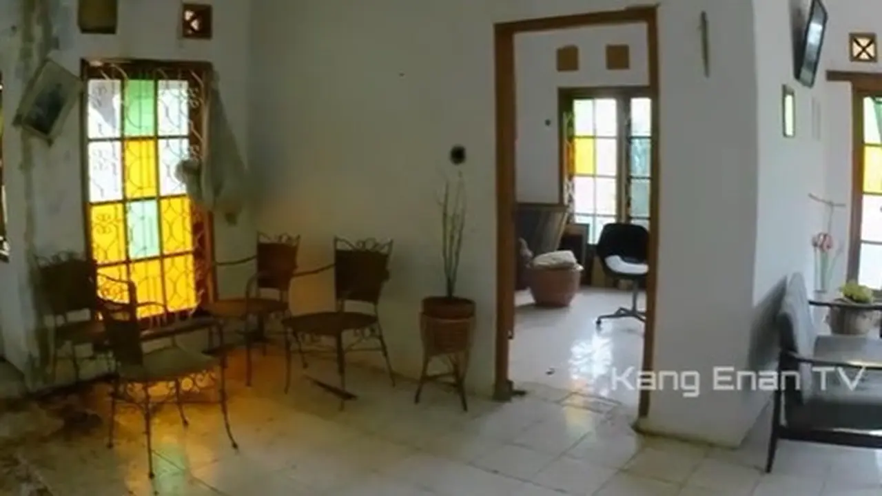 Potret bagian dalam rumah kosong yang diduga milik Isye Sumarni (Sumber: TikTok/kangenan79)