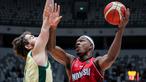 Pemain Timnas Basket Indonesia, Lester Prosper (kanan) berebut bola dengan pemain Timnas Basket Australia, Kye Savage saat laga Kualifikasi Piala Asia FIBA 2025 di Indonesia Arena, Senayan, Jakarta, Minggu (25/02/2024). (Bola.com/Bagaskara Lazuardi)