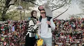 Melalui akun Instagram, Citra Kirana dan Rezky Aditya tampak mengunggah foto liburan di Korea Selatan. Momen liburan keduanya bersama sang putra pun berhasil mencuri perhatian netizen. (Liputan6.com/IG/@citraciki)