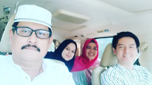 Sempat Tak Direstui, Ini 6 Momen Kebersamaan Roger Danuarta dan Mertuanya