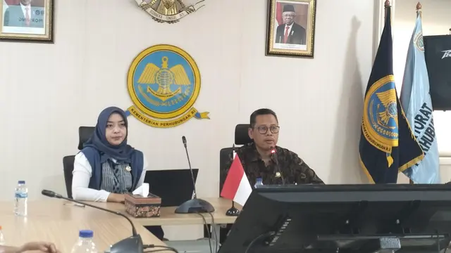 Direktur Lalu Lintas dan Angkutan Laut Ditjen Perhubungan Laut Kemenhub, Hartanto di Kantor Kemenhub, Jakarta, Selasa (8/10/2024). (arief/Liputan6.com)