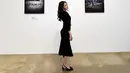 <p>Inspirasi gaya simple untuk pergi ke museum ala Michelle Ziudith. Ia mengenakan midi dress hitam yang sederhana, dipadu dengan kitten heels yang sama-sama berwarna hitam. Black can never be wrong, right? Foto: Instagram.</p>