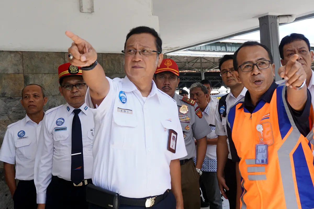 Dirut PT KAI Inspeksi di Stasiun Balapan Solo