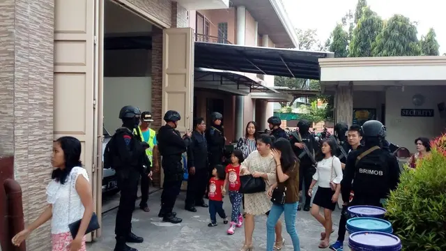 Polisi jaga ketat seluruh gereja yang ada di Kota Makassar (Fauzan/Liputan6.com)