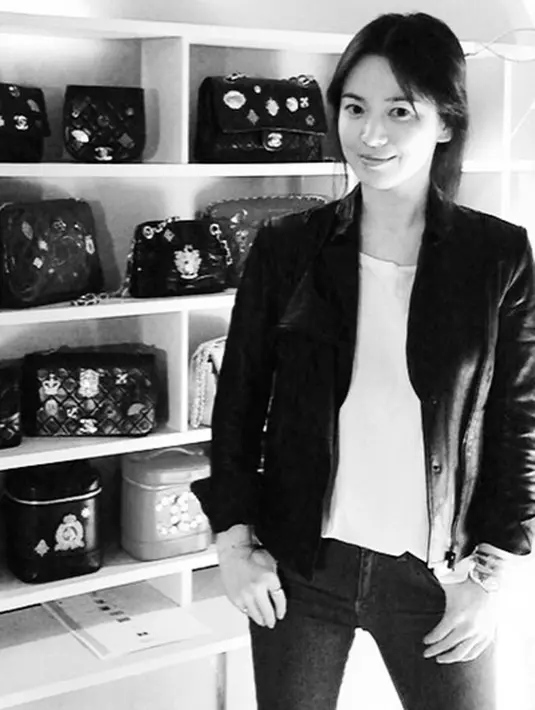 Rumor semakin kuat dengan unggahan foto di akun Facebook fan page SongSong Couple tersebut. Di mana foto Song Hye Kyo dan Song Joong Ki berada di Paris diperjelas dengan lingkaran merah di bagian perut Song Hye Kyo. (Instagram/kyo1122)