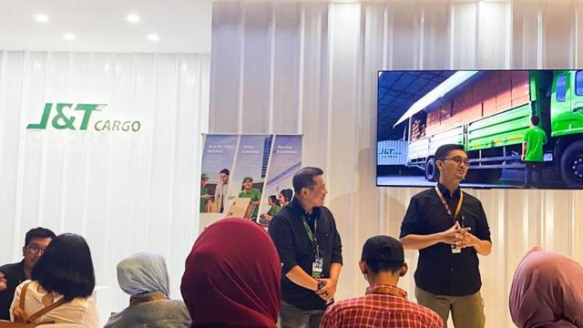 Perusahaan Kargo Kenalkan Layanan Pengiriman Internasional di Pameran IFEX 2024.  foto: istimewa