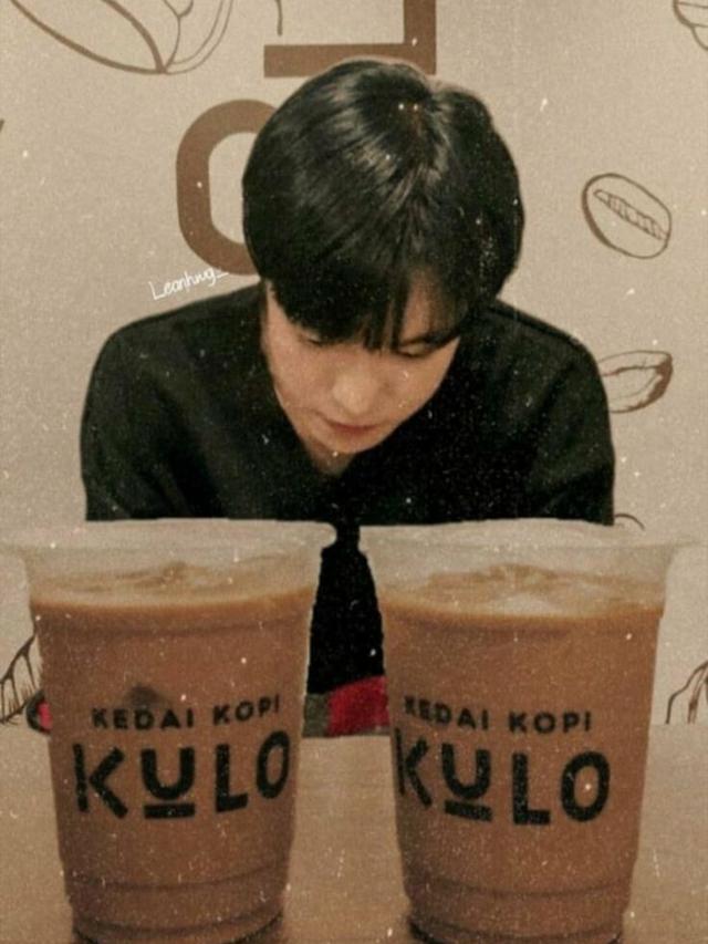 6 Editan Foto Idol K-Pop Lagi Nongkrong di Kafe Ini Bikin Halu