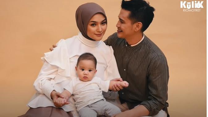 Pemotretan keluarga Rezky Adhitya dan Citra Kirana (Sumber: YouTube/RIOMOTRET)