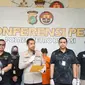 Polres Metro Bekasi menggelar konferensi pers kasus persetubuhan anak di bawah umur dan pembunuhan bayi oleh seorang kuli bangunan. (Liputan6.com/Bam Sinulingga)