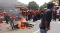 [VIDEO] Unjuk Rasa Anggota Ormas di Majalengka Burujung Ricuh