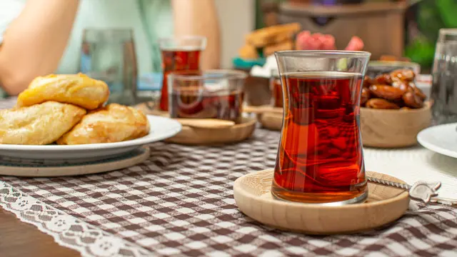 teh hangat makan lebaran