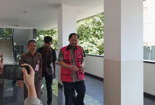 Produser eksekutif film Sang Pengadil, Agung Winarno, didakwa melakukan tindak pidana pencucian uang (TPPU) dalam perkara yang menjerat terpidana kasus pemufakatan suap kasasi Gregorius Ronald Tannur, Zarof Ricar. (Liputan6.com/Dimas Ramadhan Wicaksana)