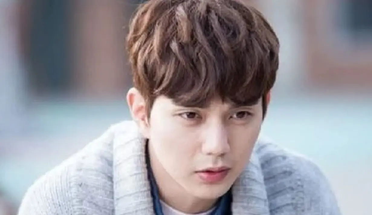 Yoo Seung Ho merupakan artis cilik yang kini menjadi aktor besar. Saat wajib militernya selesai pada 2015, ia bermain dalam  drama berudul I Am Not A Robot. (Foto: koreaboo.com)