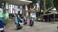 Gerbang masuk kawasan wisata alam Taman Nasional Halimun Salak (TNGHS) di Cidahu, Kabupaten Sukabumi, Jawa Barat, Minggu (5/7/2020). (Liputan6.com/Achmad Sudarno)