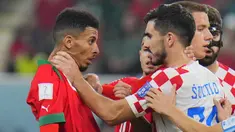 Pertandingan perebutan peringkat ketiga Piala Dunia 2022 antara Krosia melawan Maroko yang berlangsung di Khalifa Internasional Stadium, Doha, Sabtu (17/12/2022) dinodai oleh keributan antar pemain. (AP Photo/Hassan Ammar)