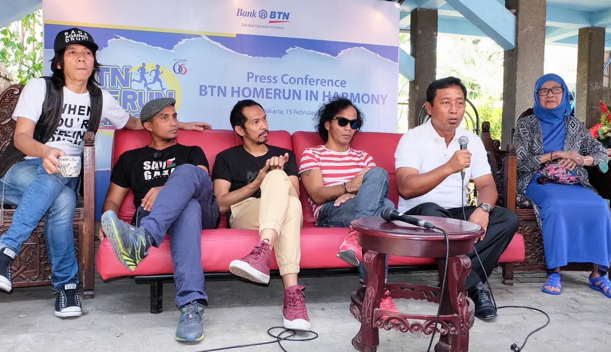 Bagi yang ingin bergabung lari sejauh lima kilometer itu bisa mendaftarkan di booth pendaftaran mall FX Senayan sejak 10 Februari. Dan akan ditutup 20 Februari mendatang. Bisa juga mendaftar lewat online btnhomerun. (Dezmond Manullang/Bintang.com)