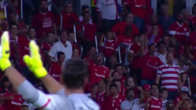 Pemain Brasil Acungkan Jari Tengah 