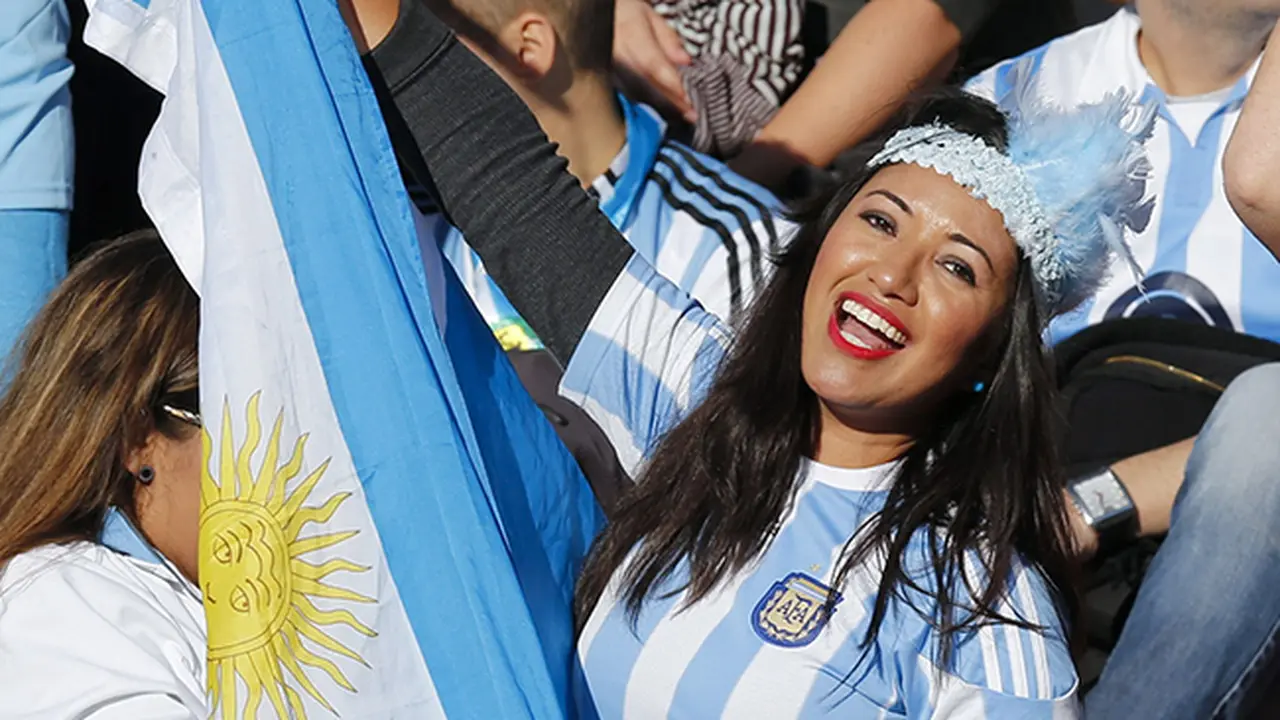 Pesona Kecantikan Wanita Latin Berpadu dengan Sepak Bola di Copa America 2015