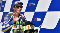 Pebalap Yamaha, Valentino Rossi, gagal merampungkan balapan MotoGP Italia, Minggu (22/5/2016), karena motornya mengalami kerusakan mesin. (EPA/Ettero Ferrari)