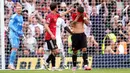 Pemain Manchester United, Bruno Fernandes, tak mampu menutupi kekecewaan setelah gagal mencetak gol melalui titik putih saat melawan Fulham dalam laga pekan ke-2 Premier League 2025/2026 di Craven Cottage, Minggu (24/8/2025) malam WIB. (Adam Davy/PA via AP)