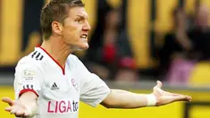 Ekspresi gelandang Bayern Muenchen Bastian Schweinsteiger di laga lanjutan Bundesliga melawan Borussia Dortmund di Dortmund, 13 Oktober 2010. Dortmund unggul 2-0. AFP PHOTO / PATRIK STOLLARZ 