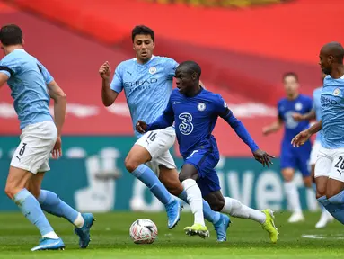 Pelatih Manchester City, Pep Guardiola harus lebih ekstra hati-hati dengan penampilan Kante di Final Liga Champions, pasalnya Kante bermain sangat menawan dalam pertandingan Semi Final. N'golo Kante ada dimana-mana.  (Foto: AFP/Pool/Ben Stansall)