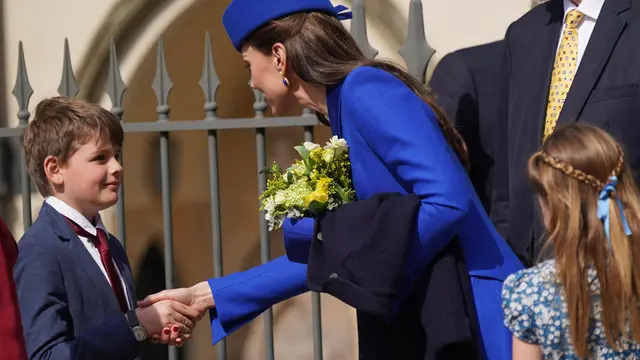 Kate Middleton Dobrak Kebiasaan dengan Pakai Cat Kuku Merah Terang, Warganet Bawa-Bawa Meghan Markle