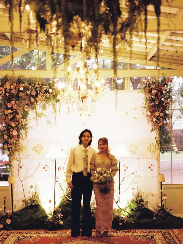 Model Kebaya Lamaran Nadin Amizah yang Unik/Instagram Nadin Amizah
