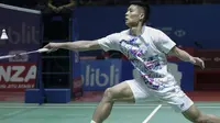Aksi Chou Tien Chen pebulutangkis asal Taiwan yang menjadi unggulan keempat pada Indonesia Open 2019 di Istora Senayan, Jakarta, Kamis (18/7/2019). (Bola.com/Peksi Cahyo)