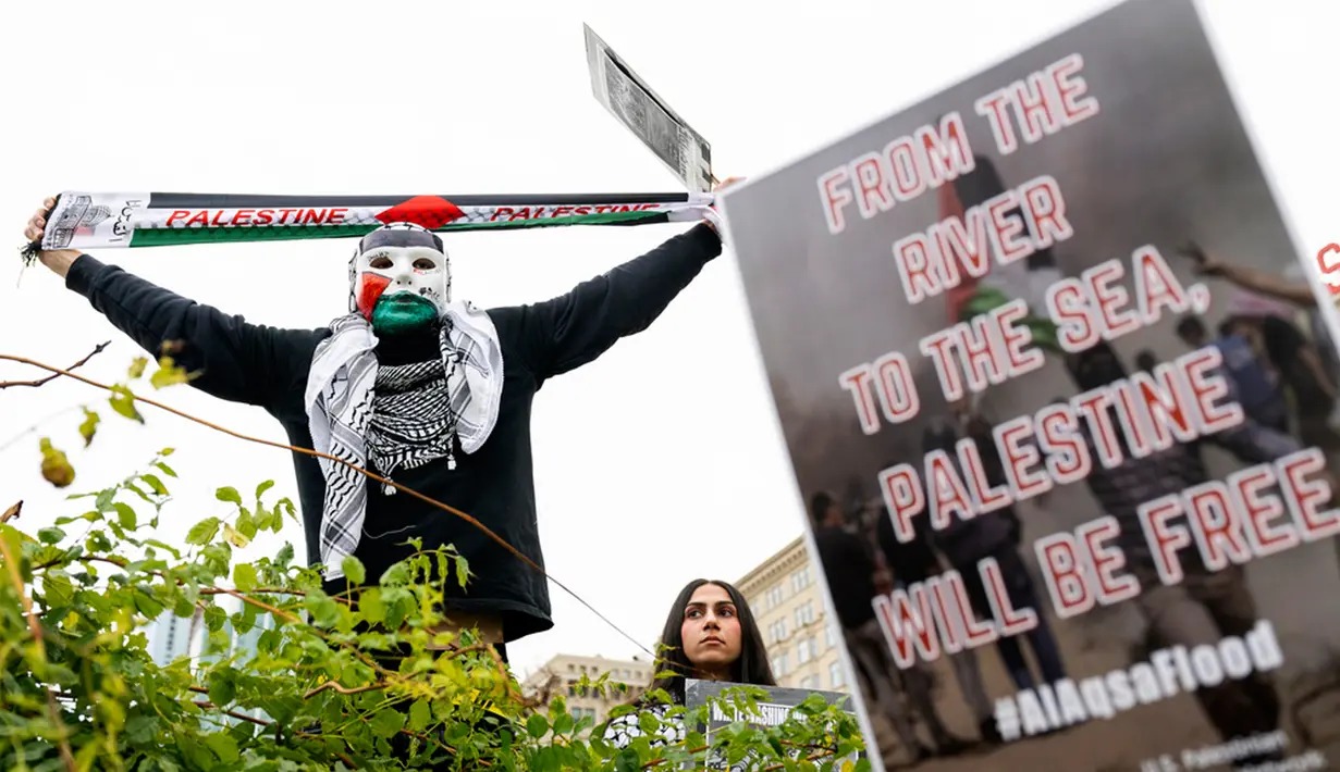 Mereka menyoroti konflik yang telah menewaskan ratusan orang dan melukai ribuan lainnya di Timur Tengah. (Tyler Pasciak LaRiviere/Chicago Sun-Times via AP)