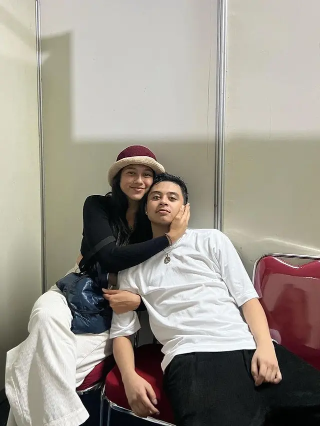 Pasangan Bastian Steel dan Sitha Marino yang Baru saja Lamaran. [@bastiansteel]