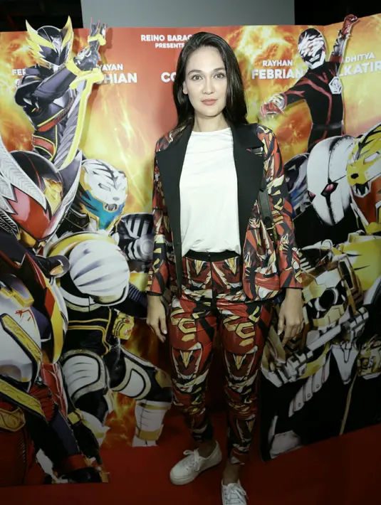 Kehadirannya menonton film yang diproduseri kekasihnya tersebut, ia menganggap hal biasa. Apalagi mendapat undangan dan kebetulan tidak acara lagi. Kehadirannya juga sebagai bentuk dukungannya. (Galih W. Satria/Bintang.com)