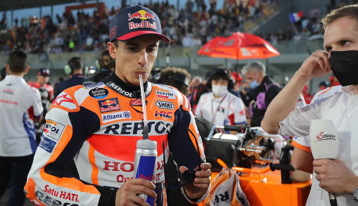 Pembalap Spanyol yang memperkuat tim Repsol Honda, Marc Marquez yang memulai balapan dari posisi ketiga gagal menggenapkan perolehan podiumnya di angka 100. Ia gagal meraih podium usai hanya finis di posisi kelima. (AFP/Karim Jaafar)