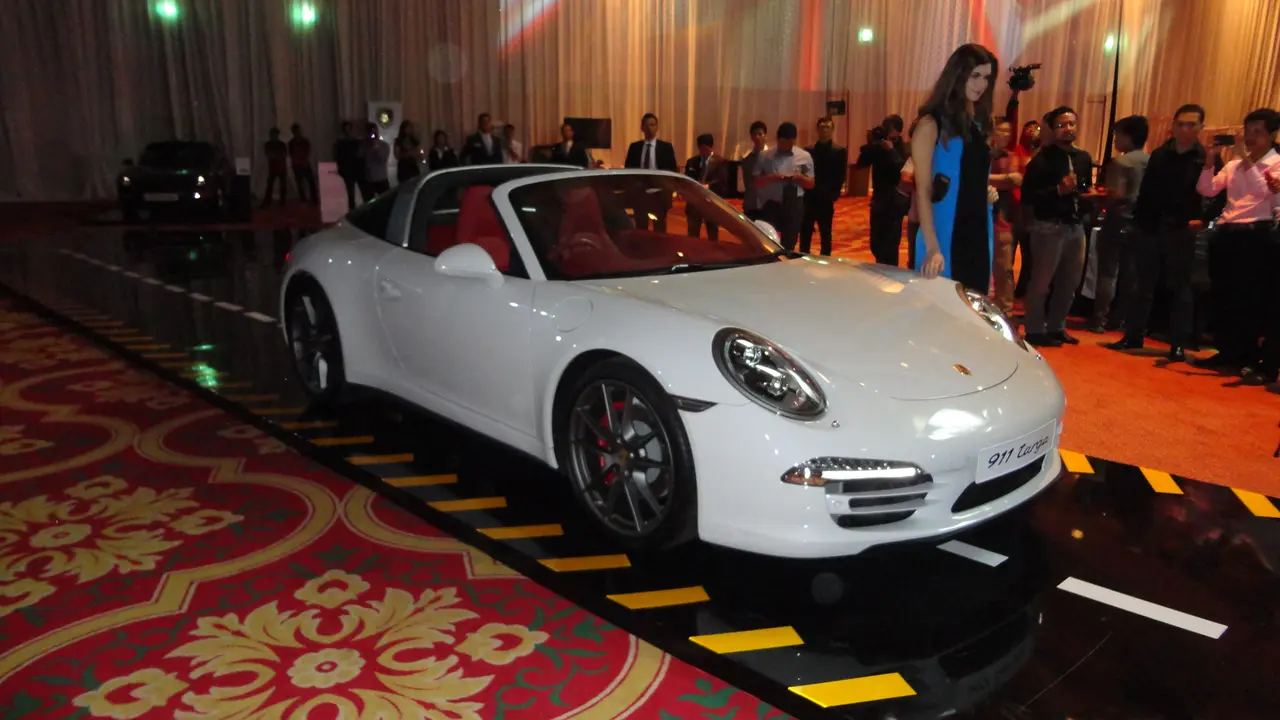 Mengenal Lebih Dekat Porsche 911 Targa 4