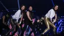 Park Jae Sang alias PSY menutup penampilannya dengan membawakan lagu Oppa Gangnam Style. Ia juga mengaku bahagia bisa bertemu dengan penggemar di Indonesia. (dok. Liputan6)